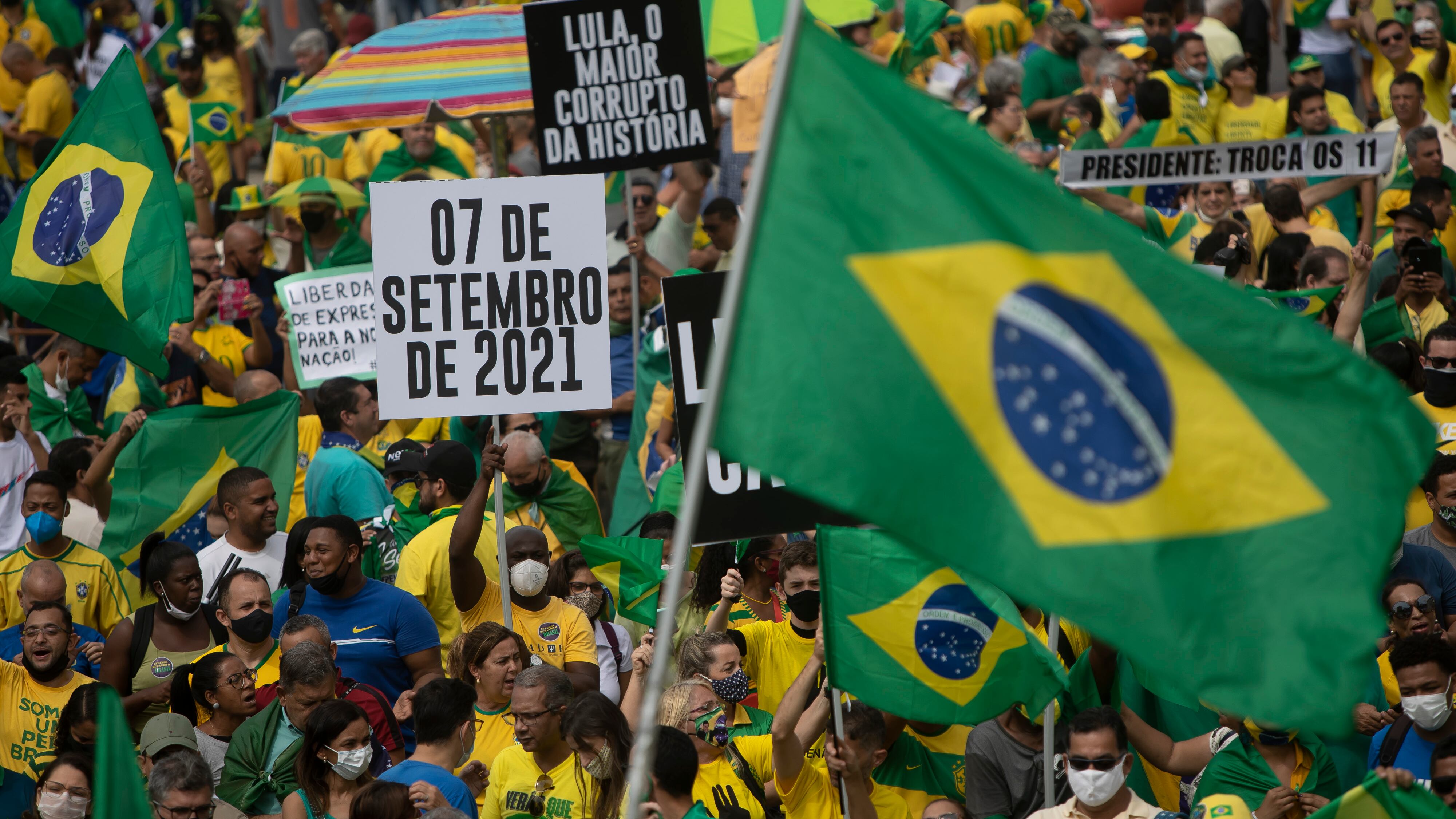 Brasile, proteste nel giorno dell'indipendenza. E Bolsonaro spara a zero sulla Corte Suprema