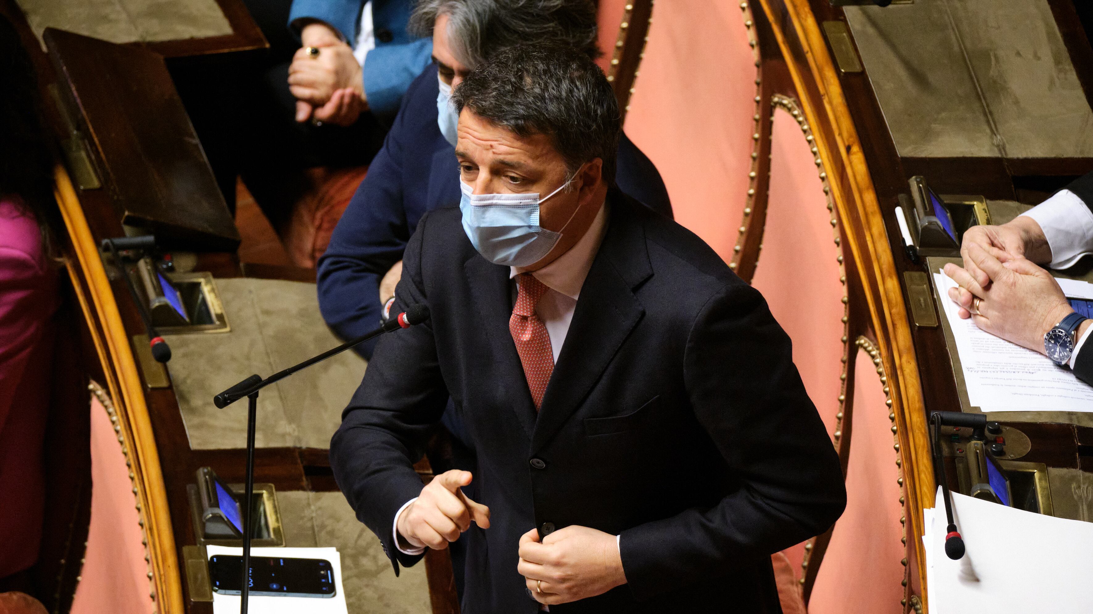 La strana partita di Renzi tra spie e denunce. Non è ancora chiuso il regolamento di conti