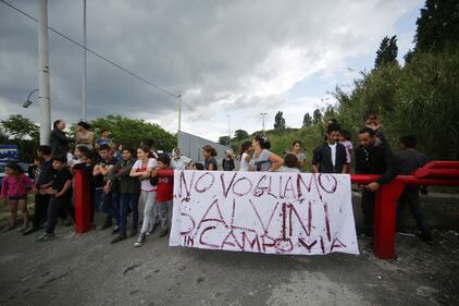 Striscione al campo nomadi: "Non vogliamo Salvini" 4