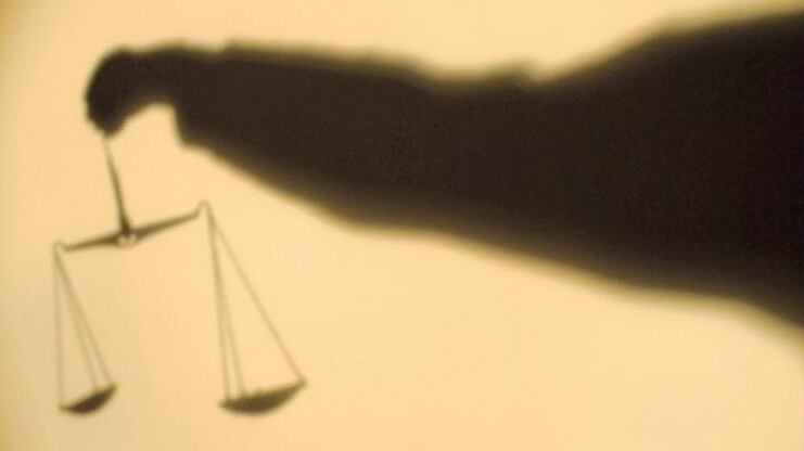 La requisitoria capolavoro del garantista Dürrenmatt: "Condannate la giustizia"