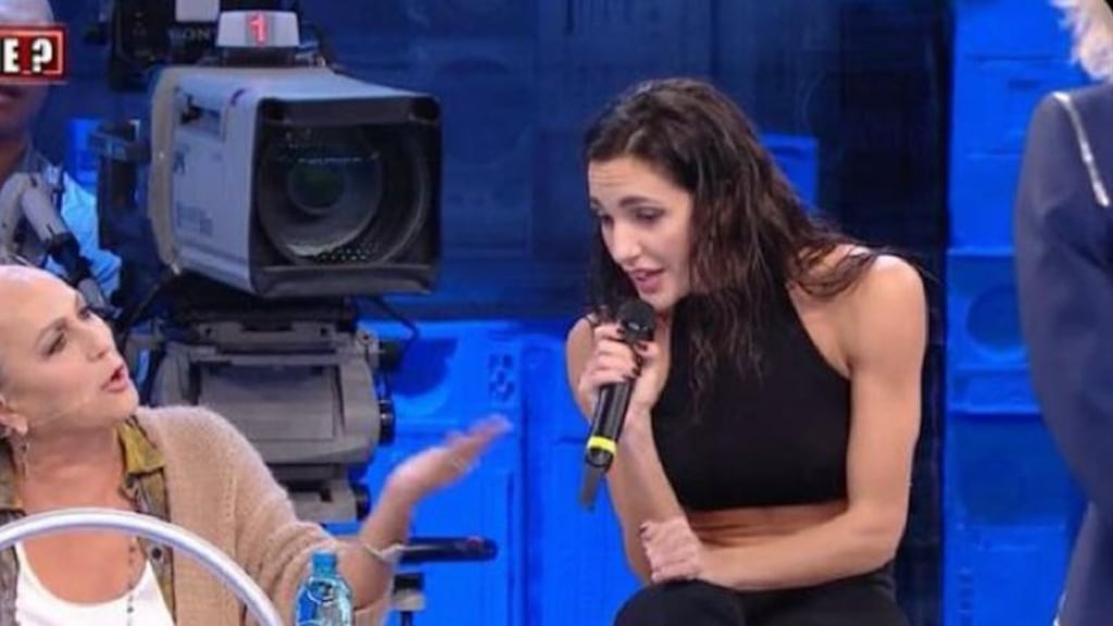 "Non siamo colleghe", "Quasi". Scontro ad Amici tra Alessandra Celentano ed Elena D'Amario