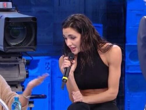 "Non siamo colleghe", "Quasi". Scontro ad Amici tra Alessandra Celentano ed Elena D'Amario
