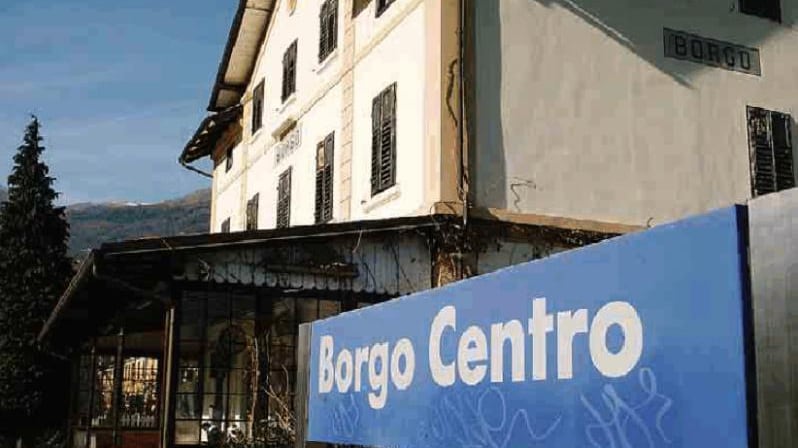 Vuole controllare il biglietto: capotreno pestato da un migrante