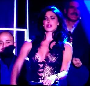 Belen Rodriguez,  sexy scollatura a Tu si que vales 5