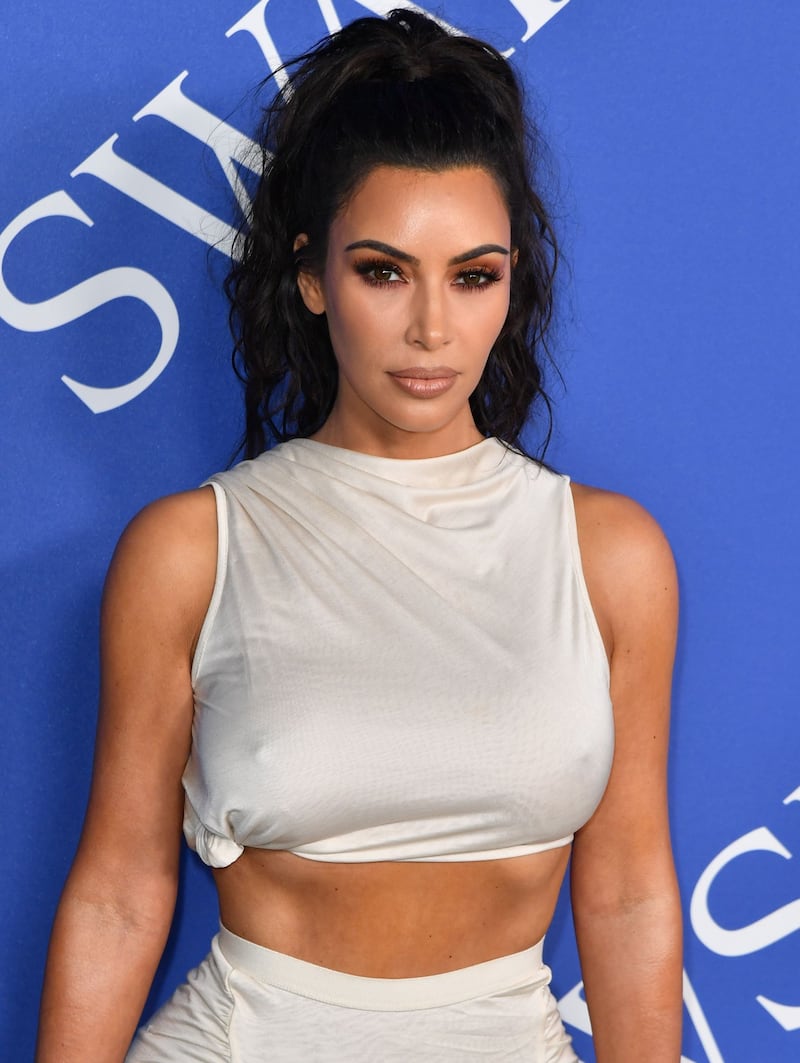Kim Kardashian senza reggiseno sul red carpet 6