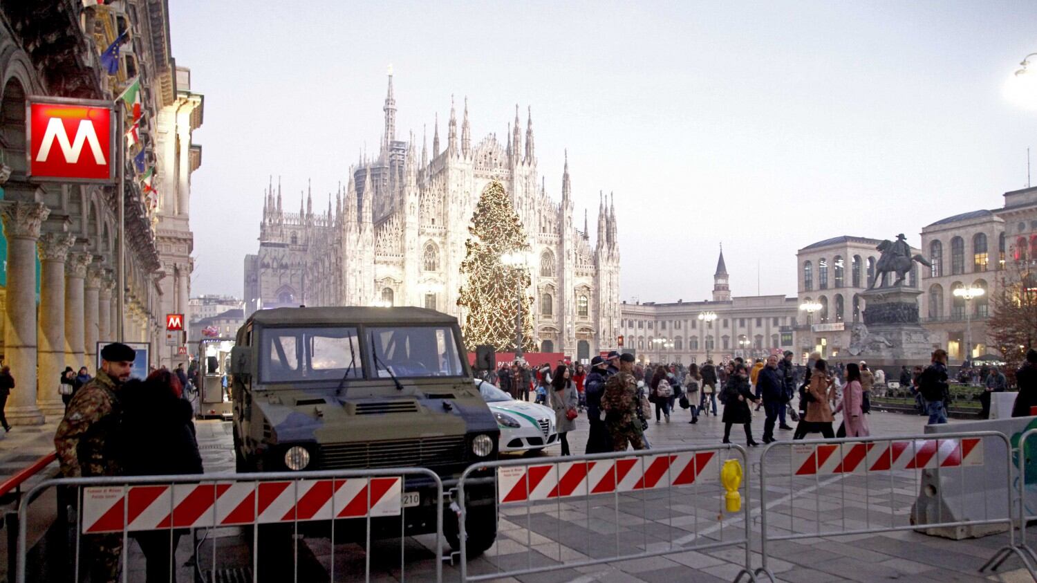 Milano, aggressivo e molesto: senegalese riceve daspo da piazza Duomo