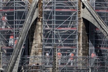 Dopo l'incendio alla Cattedrale di Notre-Dame cominciano i lavori di messa in sicurezza 2