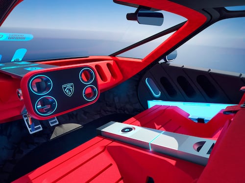 Rivoluzione Polygon a Venezia. Peugeot fa sfilare il futuro e rompe gli schemi