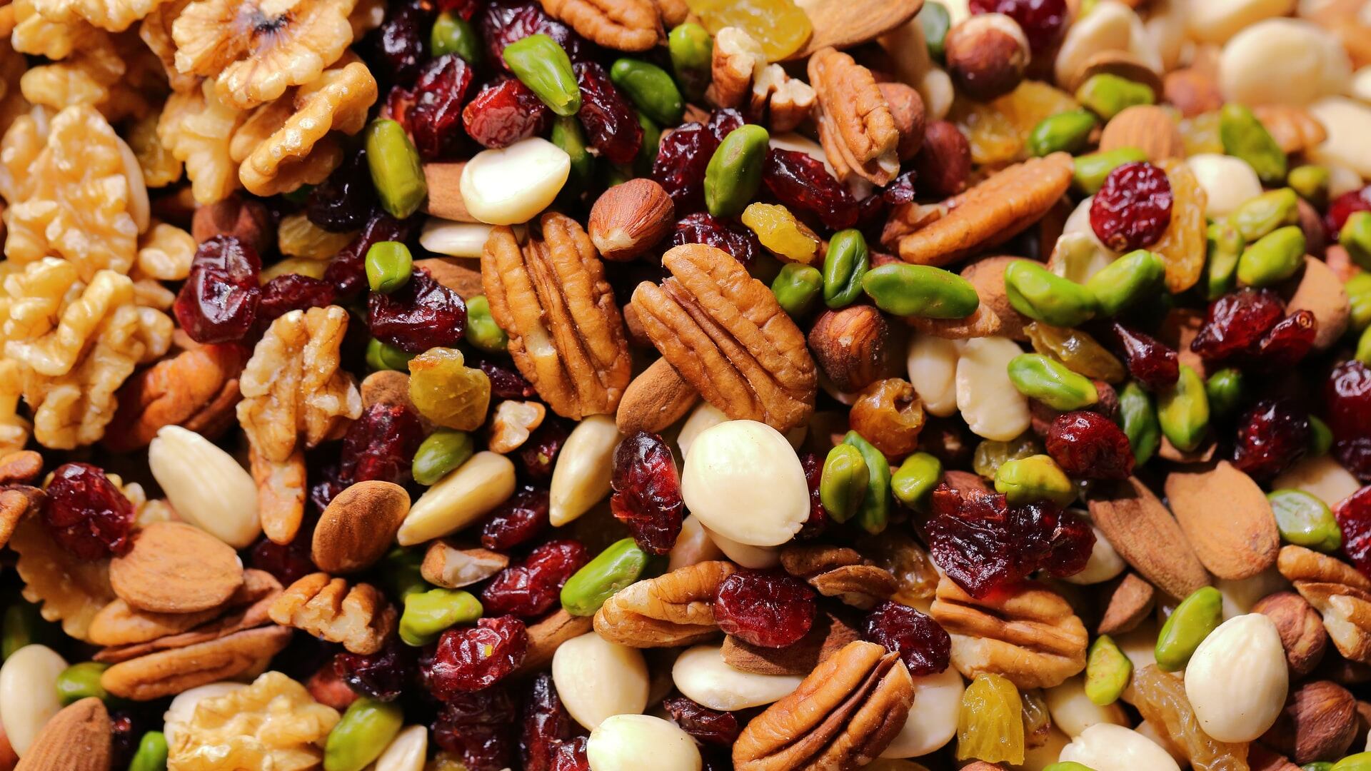 Frutta secca: i benefici a 60 anni