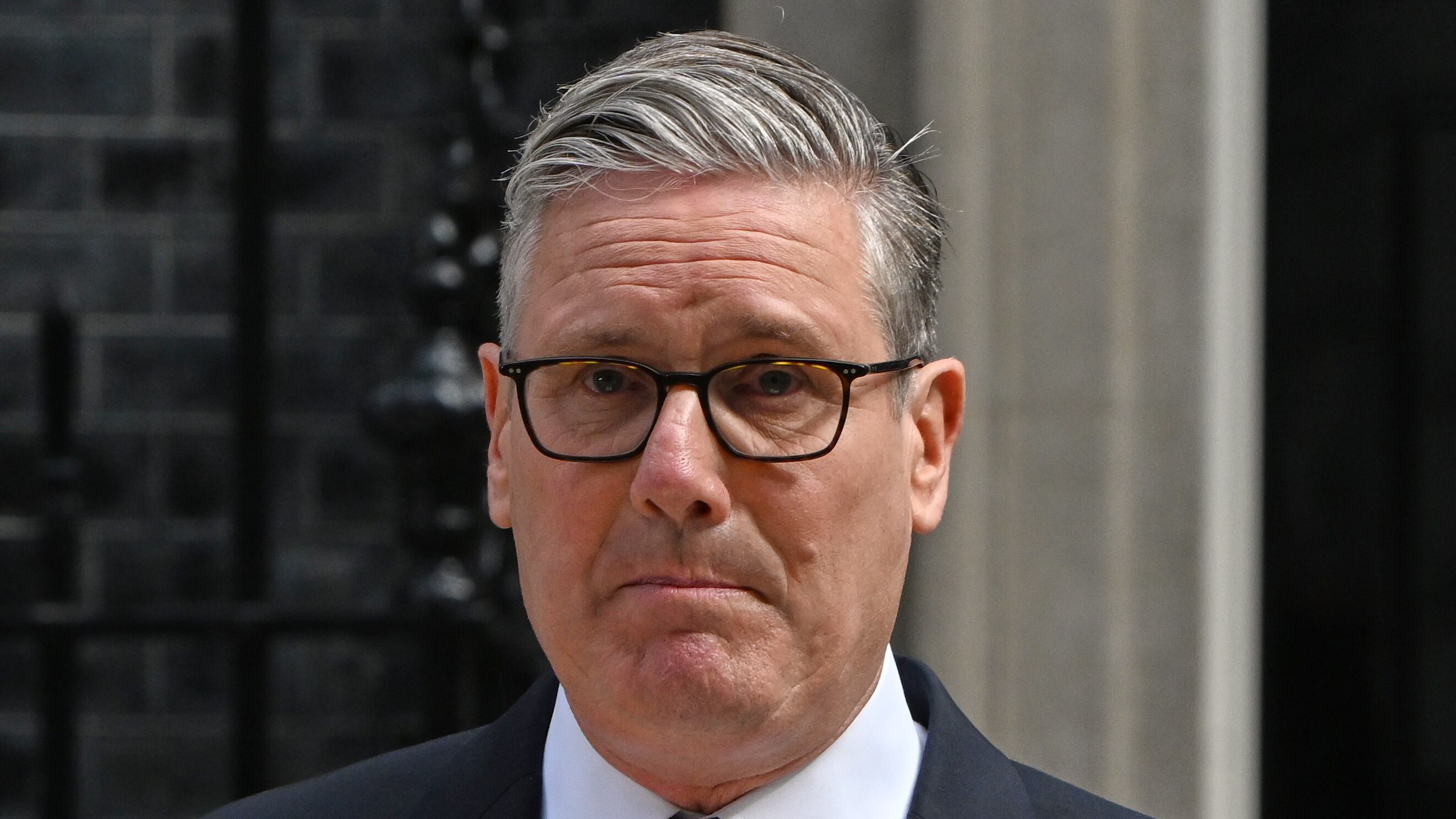 Starmer si arrende tra le lacrime. Ultimo flop che azzoppa il Labour