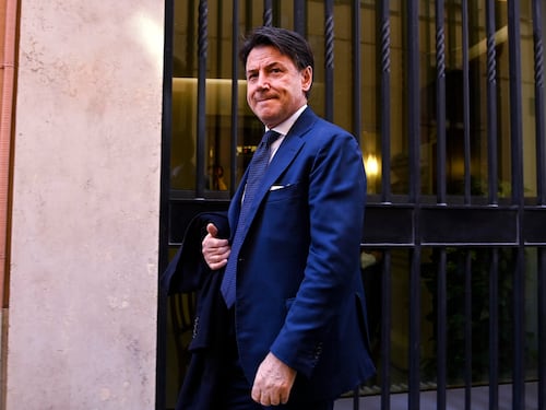 "Non paga i debiti...". Nuovo guaio legale per Conte