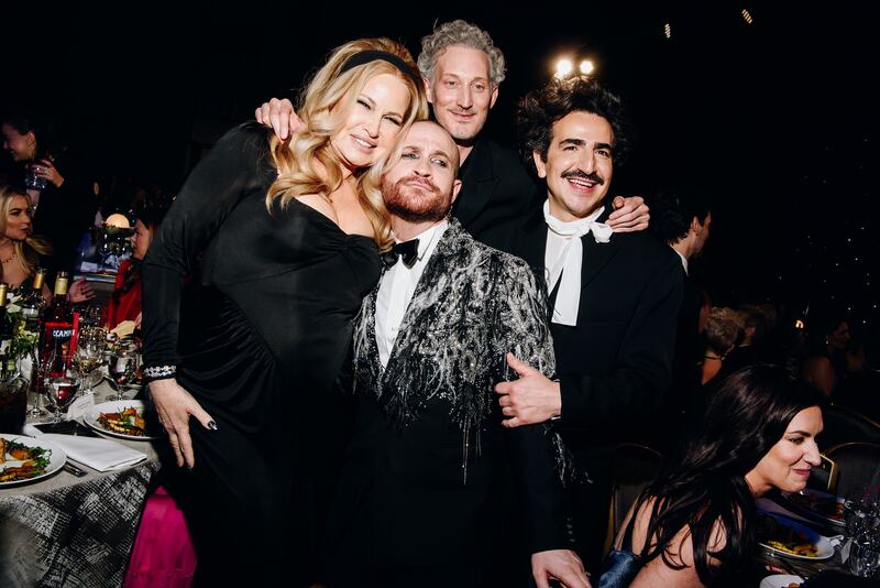 Paolo Camilli e il cast di The White Lotus