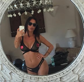 Antonella Mosetti, lato b hot in costume 8