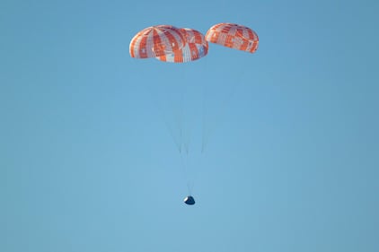 Artemis II, le foto dello splashdown e del rientro sulla Terra 9