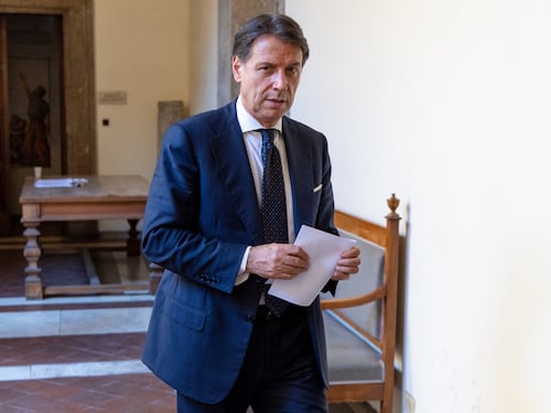 Covid, ecco l’escamotage che “salva” il posto di Conte