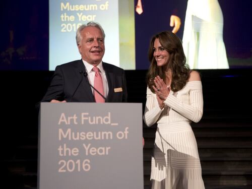 Kate Middleton: spalle sexy in mostra per la Duchessa