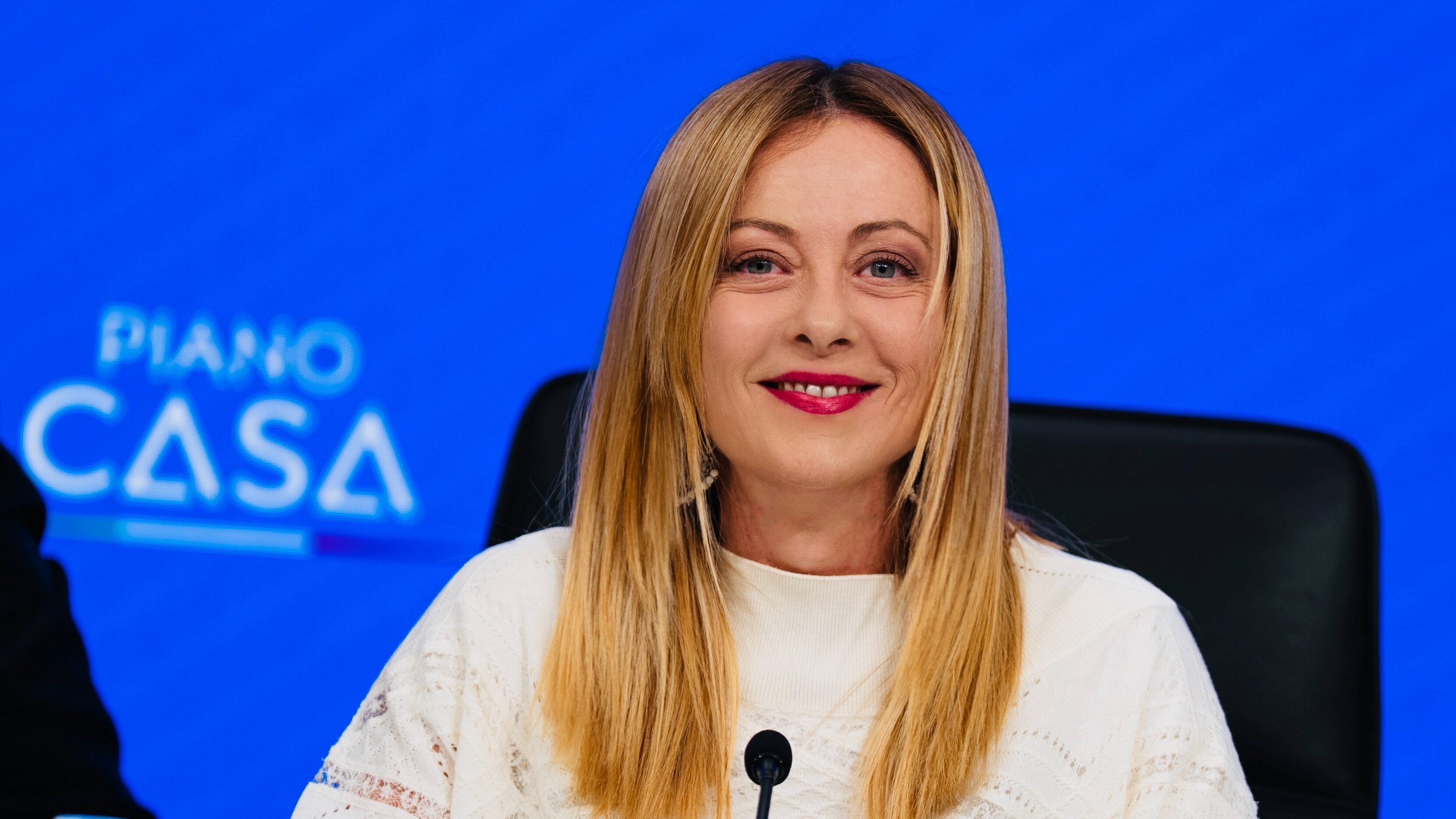 Meloni in prima linea. "Centomila alloggi nei prossimi 10 anni". Scontro tra ministri