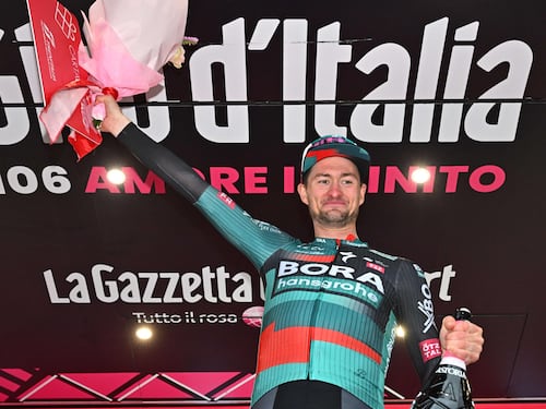 Nel Giro degli "omaggi" Armirail va in rosa