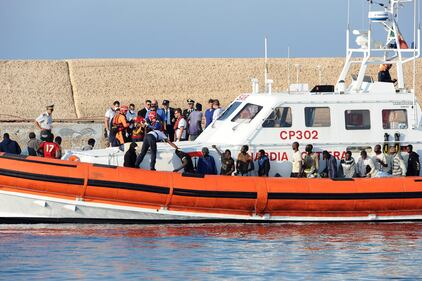 Lampedusa,sbarcano altri 166 clandestini 3
