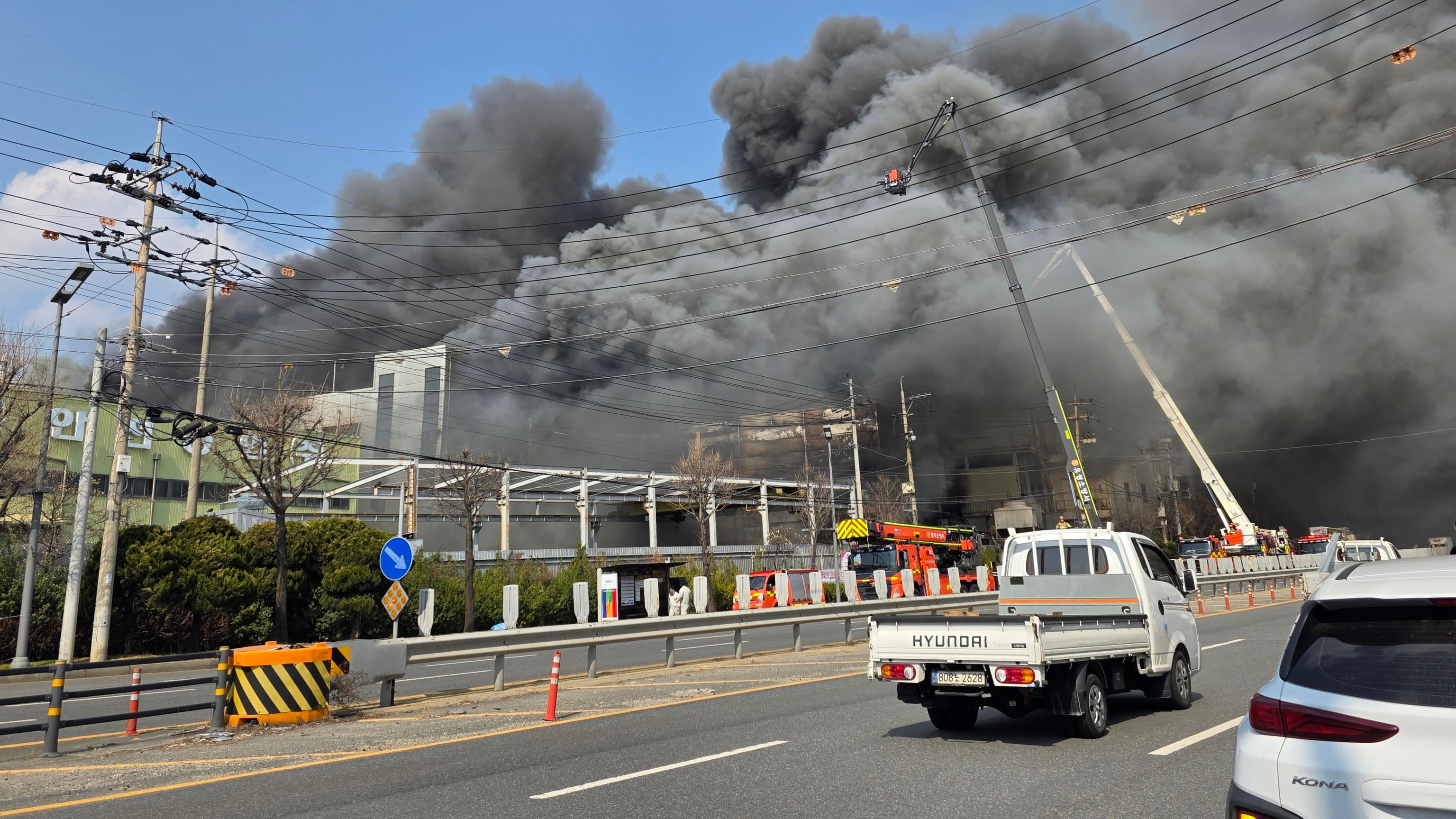 Incendio in uno stabilimento automobilistico: 11 morti e 60 feriti. Ci sono dispersi