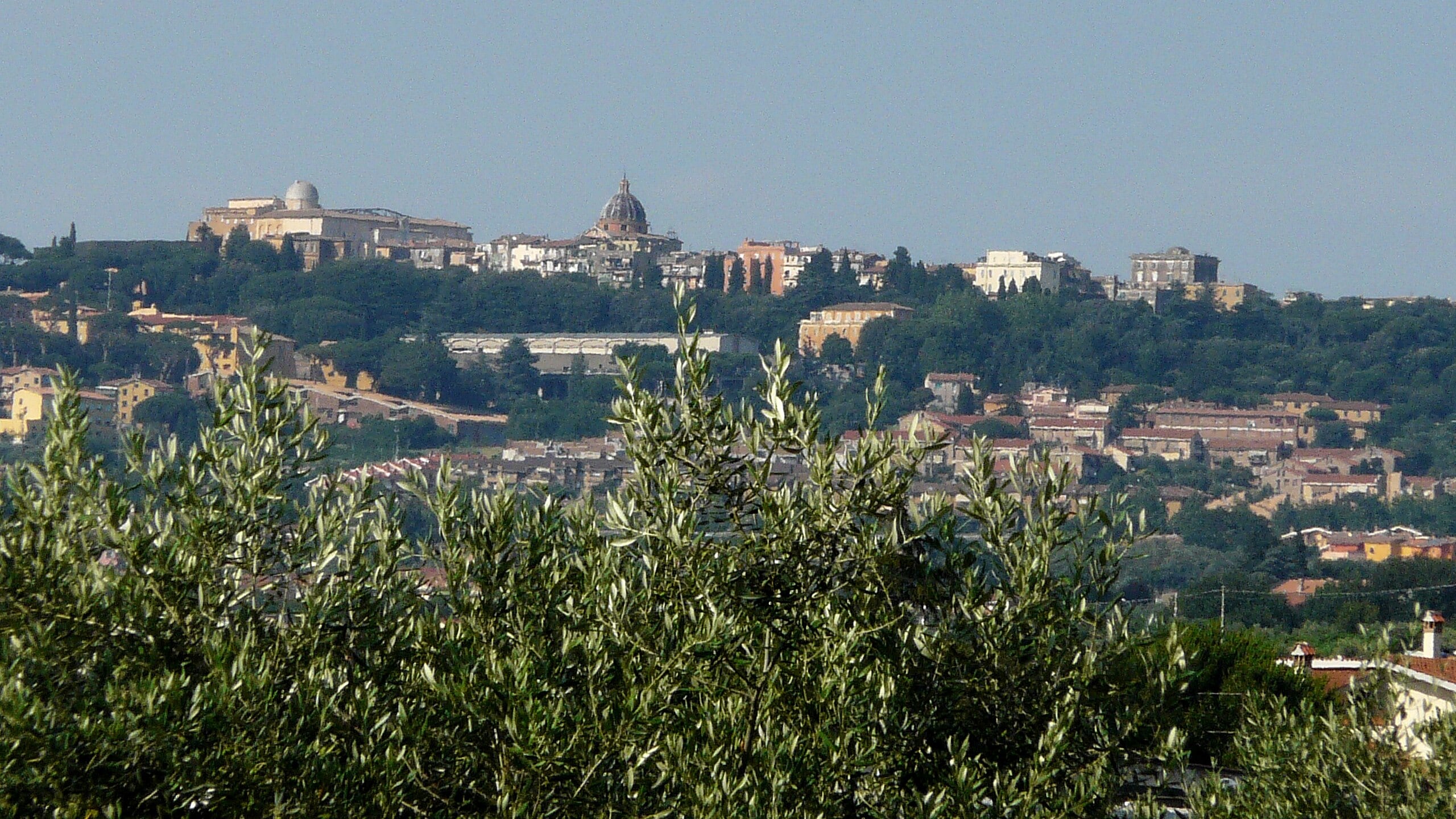 Cosa vedere a Castel Gandolfo, la residenza scelta da Papa Leone XIV per il riposo estivo