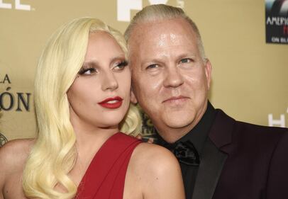 Lady Gaga, spacco mozzafiato e baci al fidanzato sul red carpet 52