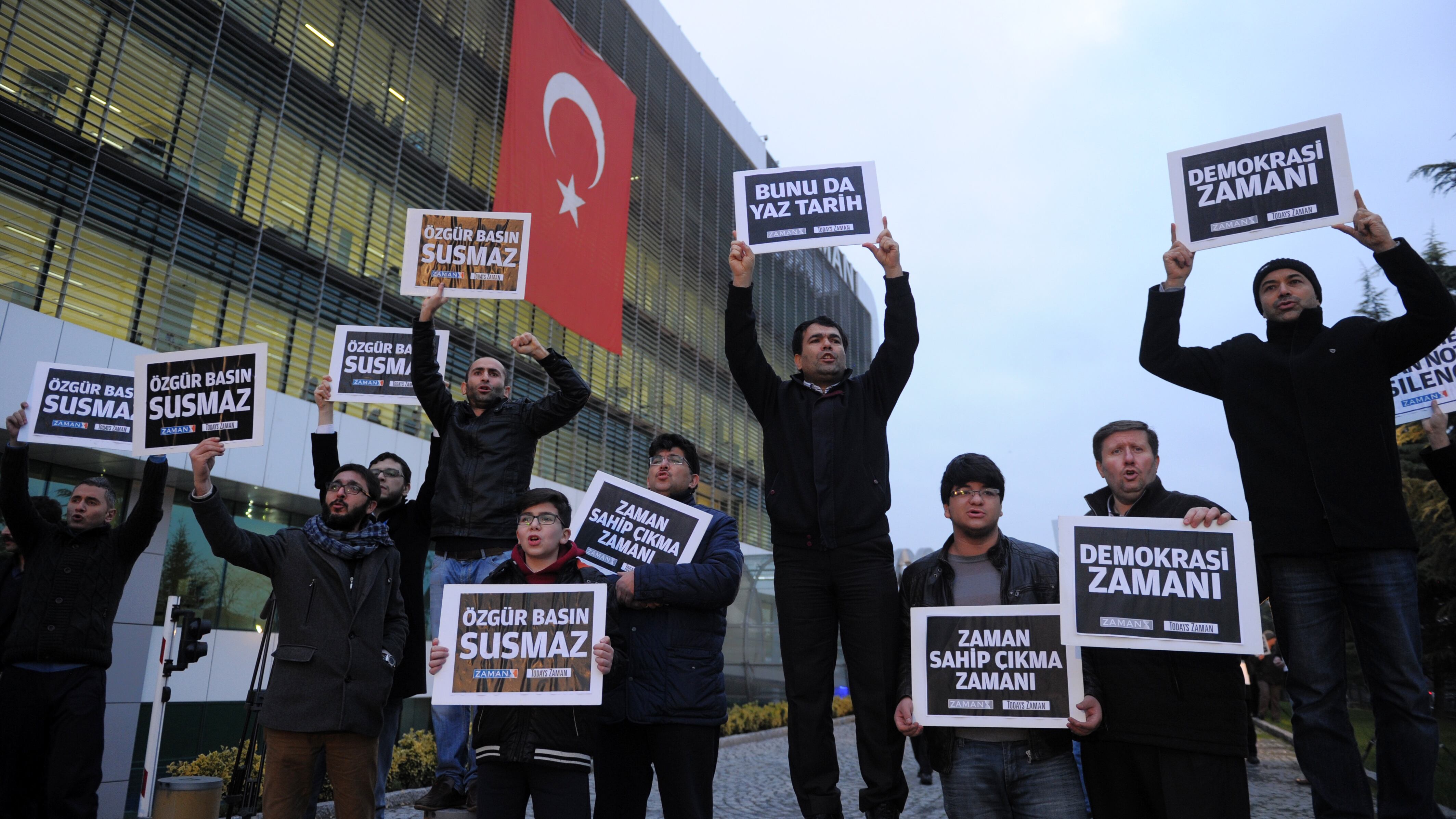 Turchia, manette alla stampa. In carcere il direttore di un giornale anti Erdogan