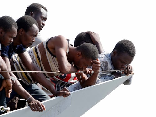 Migranti, migliaia pronti a partire nel fortino libico dei trafficanti