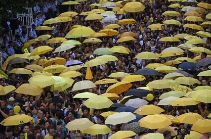 Hong Kong scende in piazza un anno dopo 15