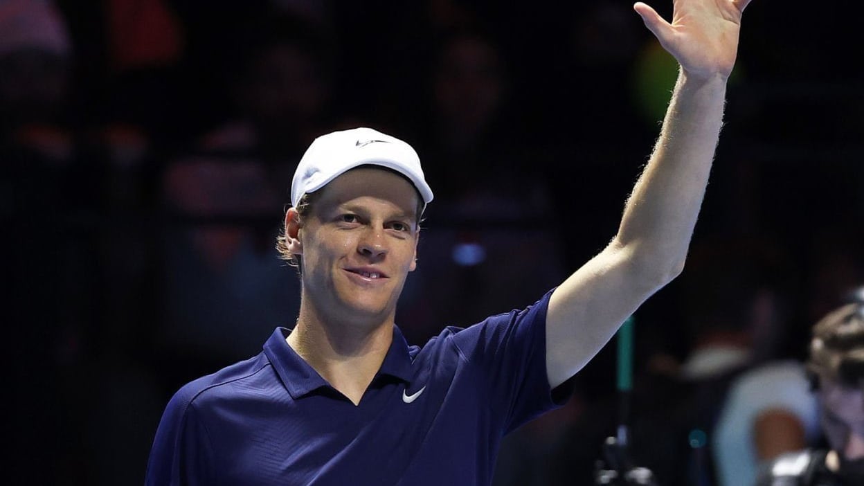 Sinner liquida Djokovic e vola in finale: nuova sfida contro Alcaraz