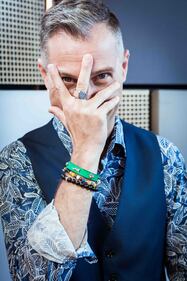 Gabriele Corsi nello studio di "Deal With it - Stai al gioco” 5
