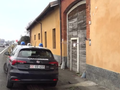 Caselle, spara alla madre con una sparachiodi: "Non la sopportavo più". 65enne in fin di vita