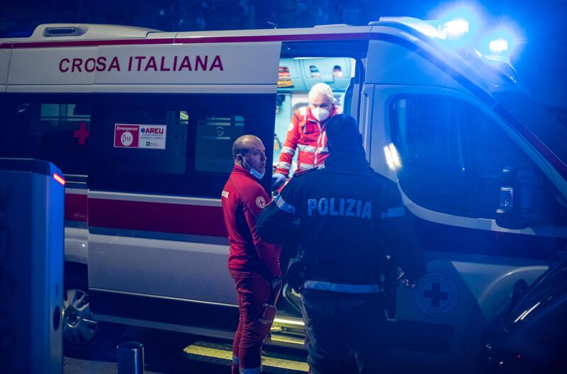 Aggressione a Milano: sei persone ferite, due in modo grave 5