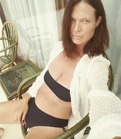 Jane Alexander, seno in mostra sui social 25