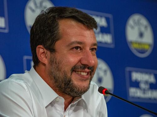 Svolta, Salvini delega i poteri. "La Lega avrà una segreteria"