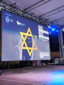 Cartelli pro-Israele rivolti alla comunità Lgbt: "Condannare Hamas senza se e senza ma" 6