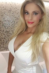 Francesca Cipriani, topless esplosivo per i fan 27