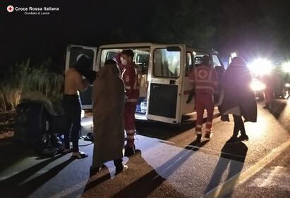 Lecce, i migranti appena soccorsi dalla croce rossa 6