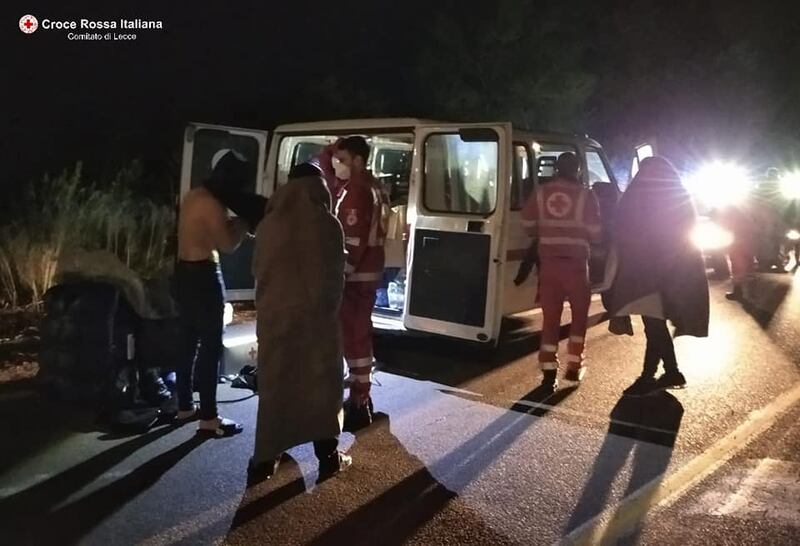 Lecce, i migranti appena soccorsi dalla croce rossa 6