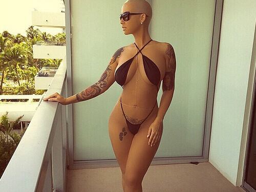 Amber Rose: scatti hot in monokini su Instagram