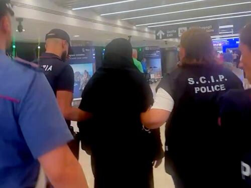 Saman Abbas, la madre arrivata in Italia. Nordio: "La giustizia può completare il suo corso"