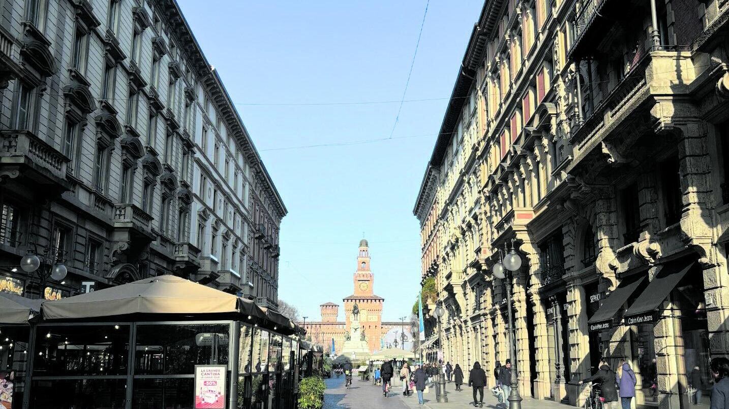Meno dehors in via Dante e stop alle bici elettriche