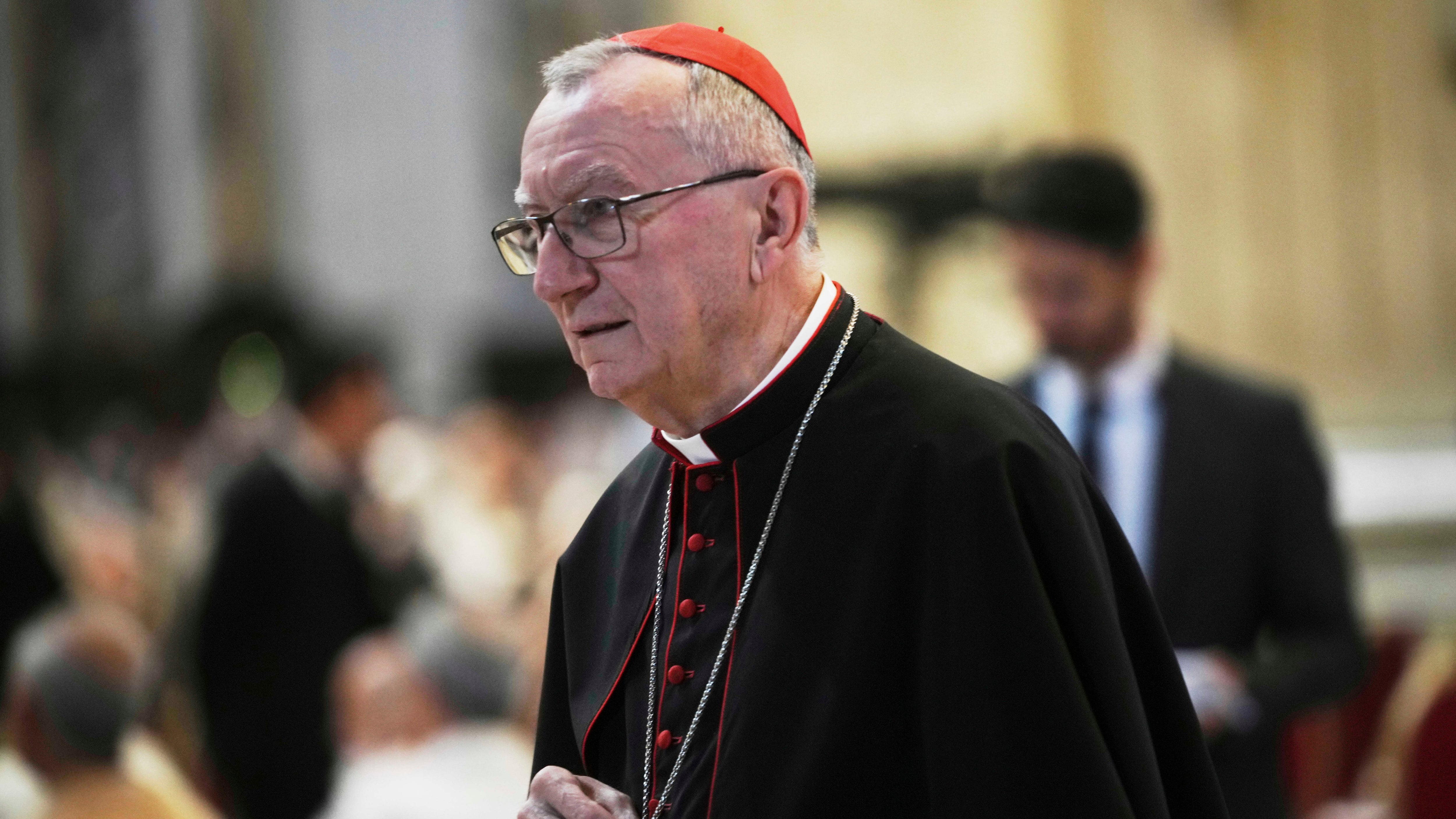 Israele contro Parolin. "Così mina la pace". Ma il Papa lo difende