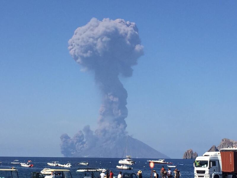 Stromboli, eruzione sull'isola 1