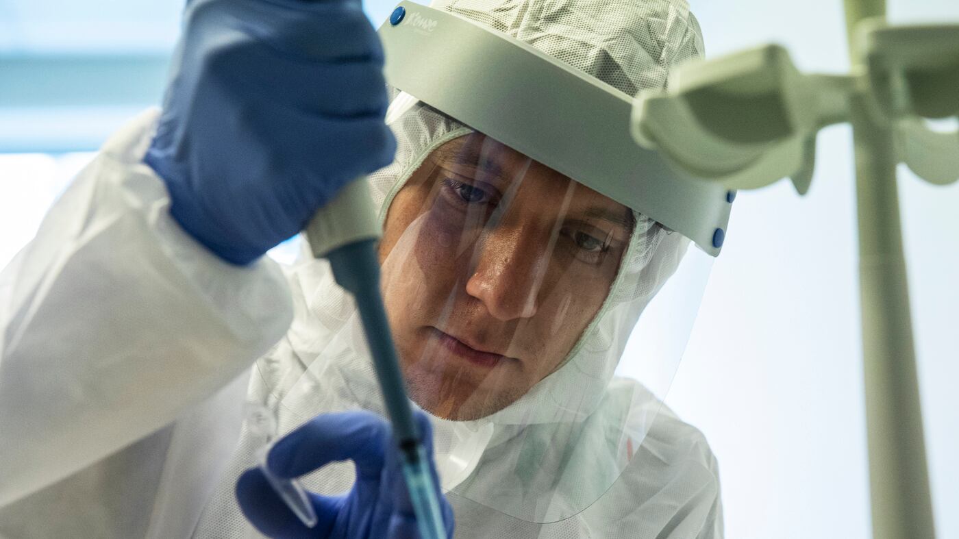 Efficacia, costi, conservazione: lo sprint a tre per il vaccino
