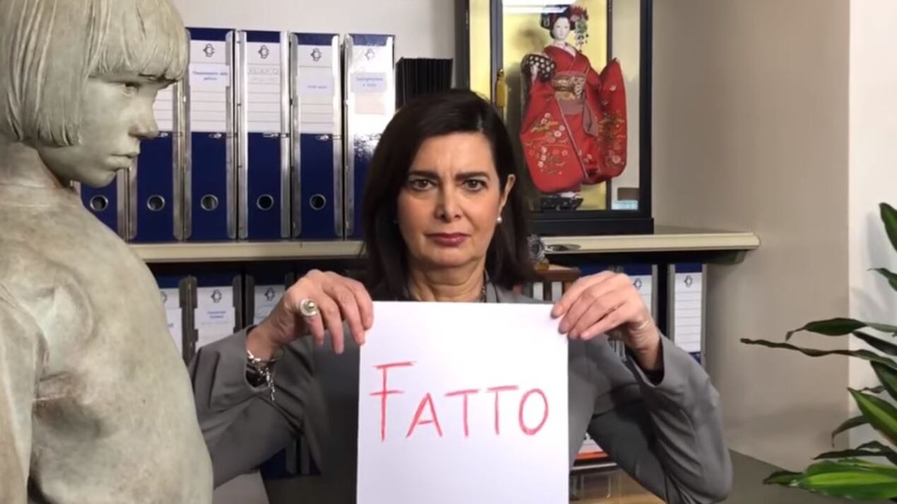 Un (imbarazzante) video muto. E Boldrini viene sbertucciata dai social