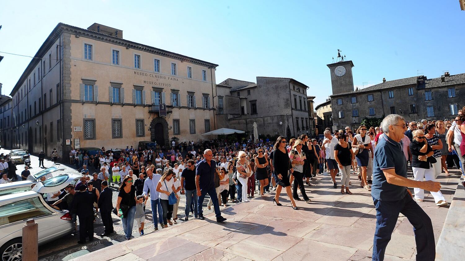 Funerali spostati a Rieti. Scoppia l'ira ad Amatrice