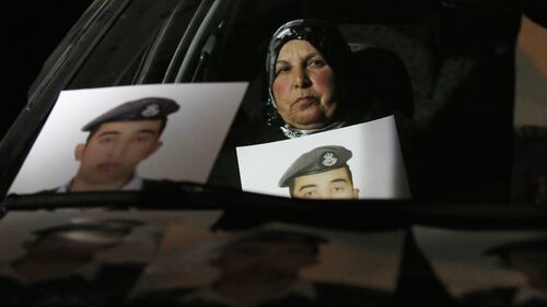 I parenti del pilota Kassasbeh chiedono la sua liberazione 2