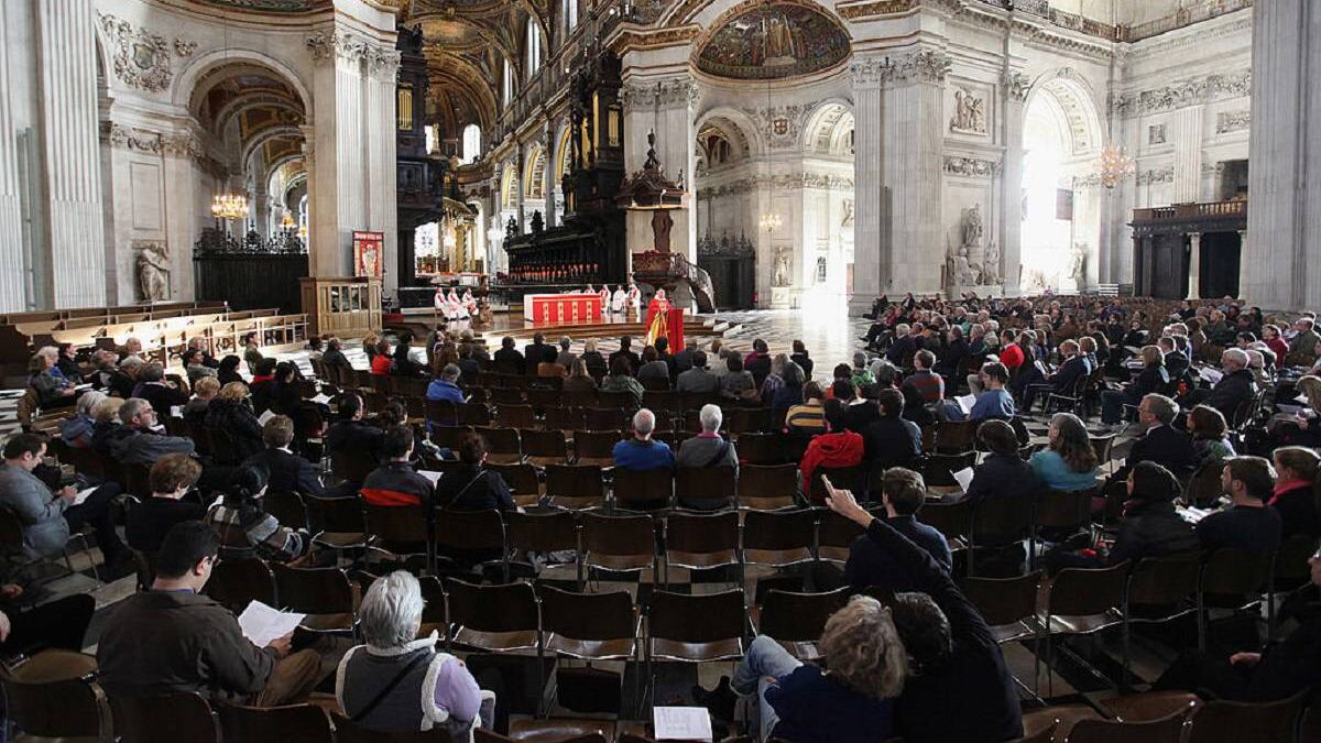 Pescara, straniero minaccia fedeli e prete per soldi durante la messa