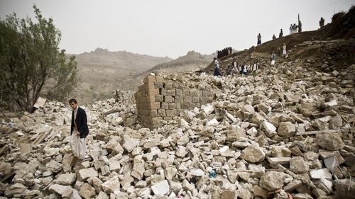 Yemen, bombardamenti vicino alla capitale Sana'a 4